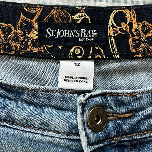 Lt Denim Crop Jeans-Size 12 - Picture 3 of 3